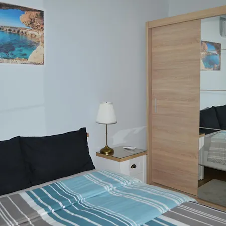 Cozy For Overnight Hristo Smirnenski *